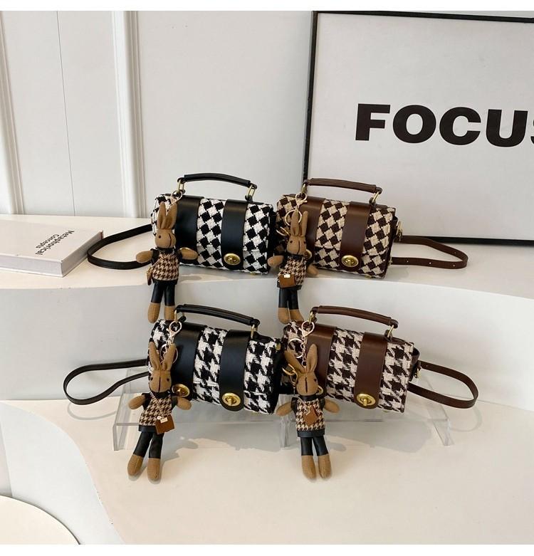 Fashionable Small Batch Diamond Check Handbag 2023 New Winter Shoulder Crossbody Bag