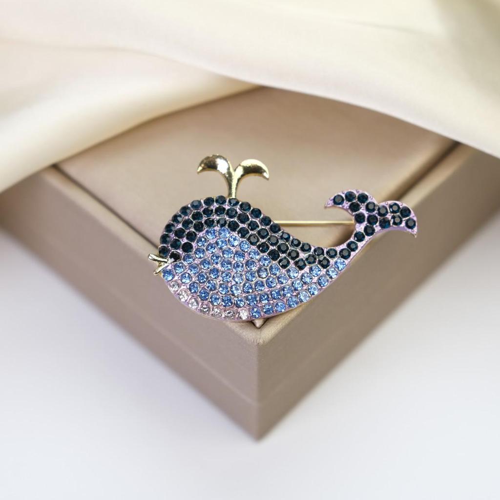 Elegant Women's Brooch: Versatile Bow & Insect Flower Design with Anti-Exposure Feature