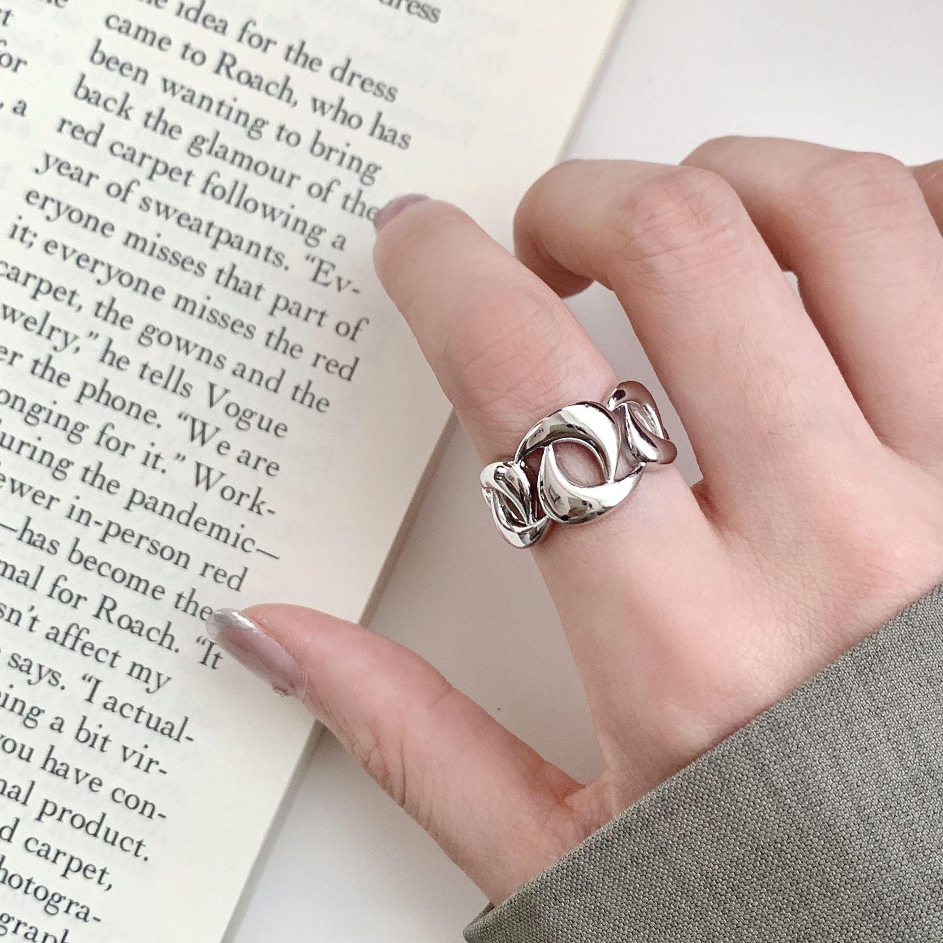 Elegant Openable Crescent Heart Ring for Women - Versatile Wide Band for Index Finger Adjustable Open