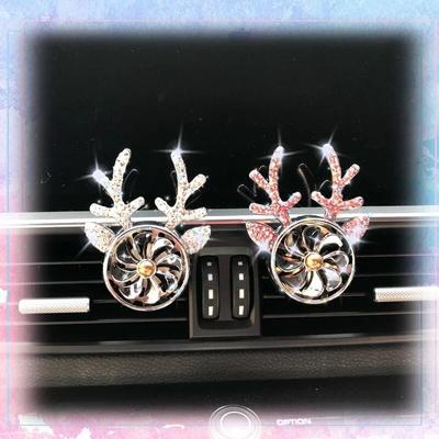 Creative Diamond Inlaid Christmas Antlers Car Perfume Air Outlet Cartoon Auto Interior Durable Fragrance Accessories