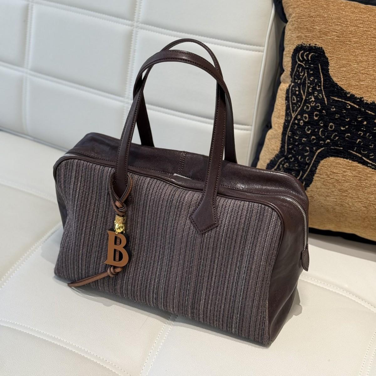 

Multi-functional Victoria 35cm Cowhide Leather Large Capacity Single-Shoulder Crossbody Bag With Adjustable Shoulder Strap 35x22x15cm кофейный