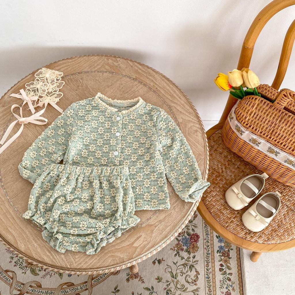 Knitted Baby Set Long Sleeve Buttoned Cardigan and Elastic Waist Bloomers Soft Breathable Fabric Suitable for Newborns and Infants