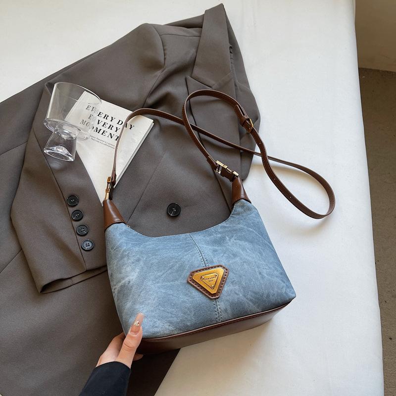 Retro Trendy High-end Hand Carry Small Square Bag 2025 Winter New Fashion Casual Shoulder Bag Niche Messenger Bag