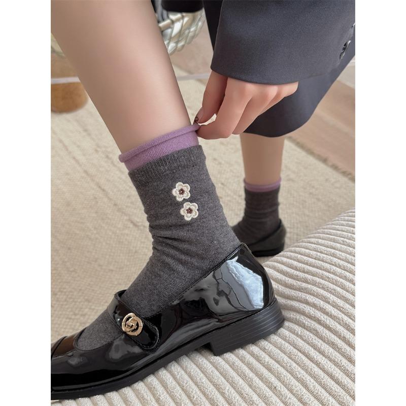 Ladies Autumn Embroidery Small Floral Curls College Wind Mid Tube Pile Pile Cotton Socks