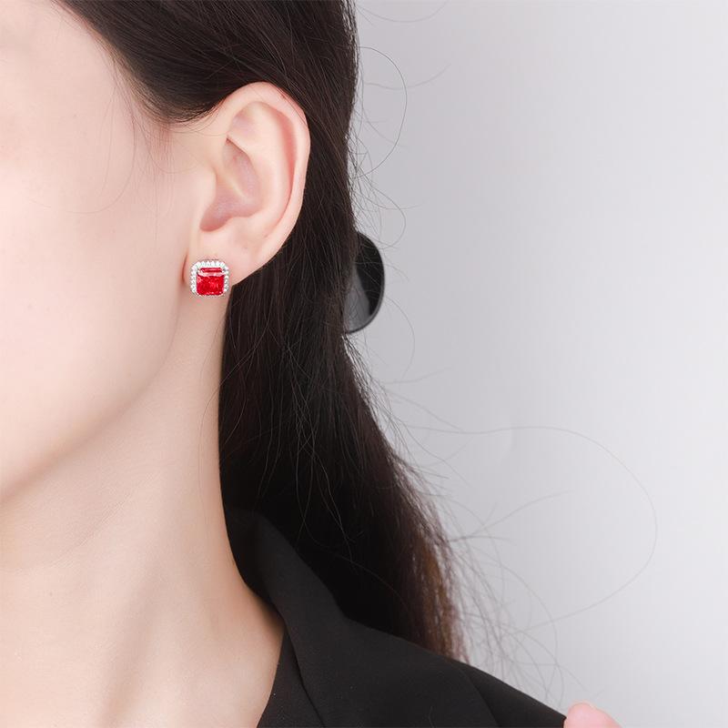 Jewelry High Carbon Diamond Ice Flower Cut Copper Inlaid Square Diamond Stud Earrings Main Stone 8 * 8