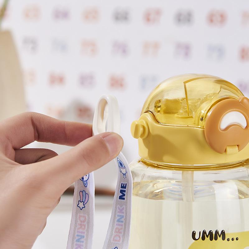 High value diagonal straw cup cute cartoon children's water cup bomb lid 500ml plastic cup