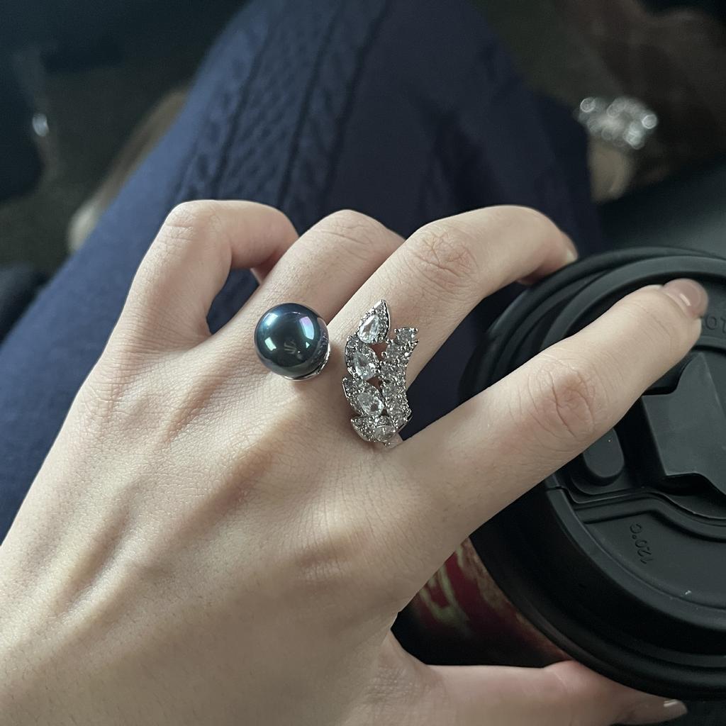 Tahitisches Temperament Schwarze Perle Federring Öffnungsdesign High-End-Temperament Hochkarätiger Diamant