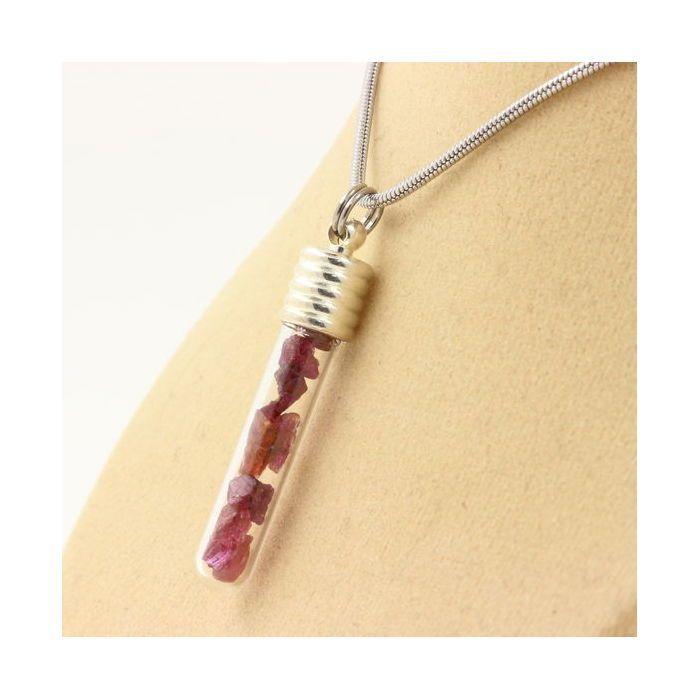 Pierres et Minéraux. Collier Rubis brut. Modèle tube et spirale.