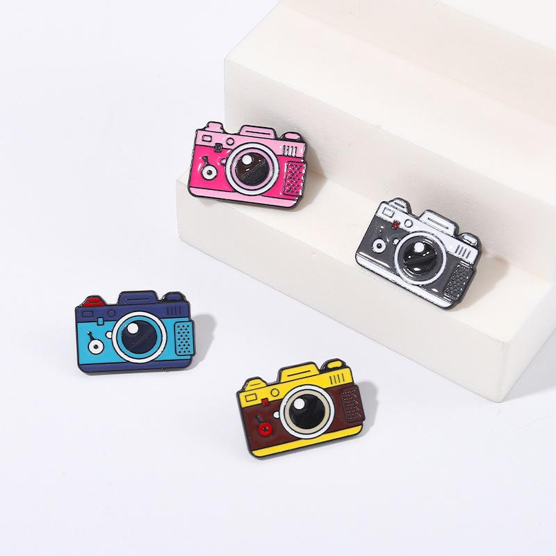 Retro Cartoon Colorful Camera Brooch: Trendy, Cute, Creative Design Badge
