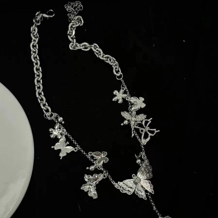 Spice Girl Mechanical Butterfly Necklace Retro Heavy Industry Collarbone Chain Medieval Niche Hollow Metal Neck Chain Light Luxury Jewelry Tide
