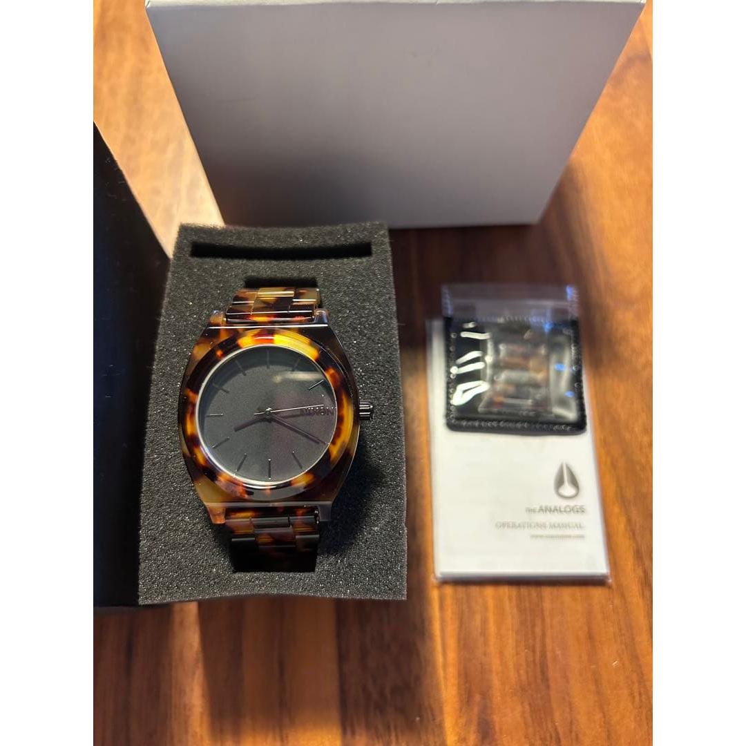 Used Price reduced NIXON watches