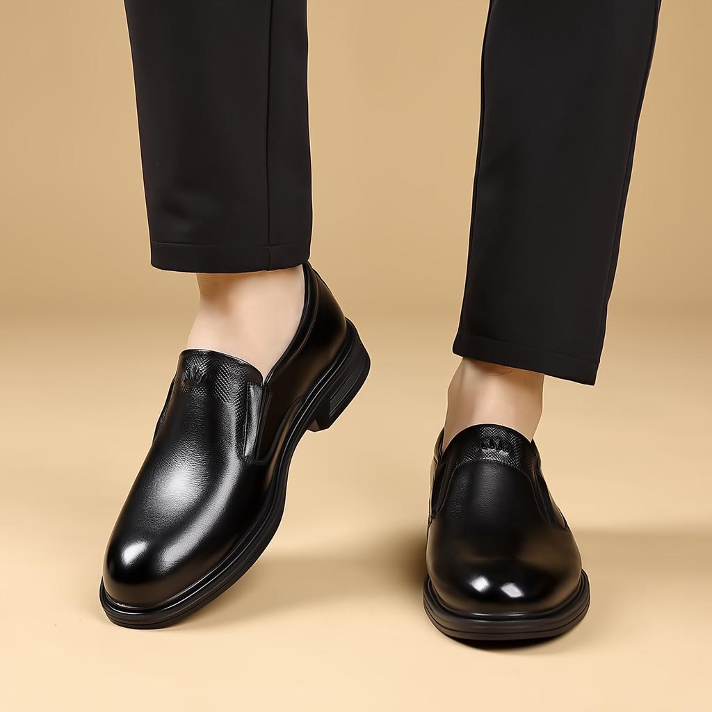The First Layer Of Cowhide Men'S Shoes Is A Pedal Of Casual Leather Shoes, Business Dress, British Leather Shoes, And Men'S High-End Single Shoes.
