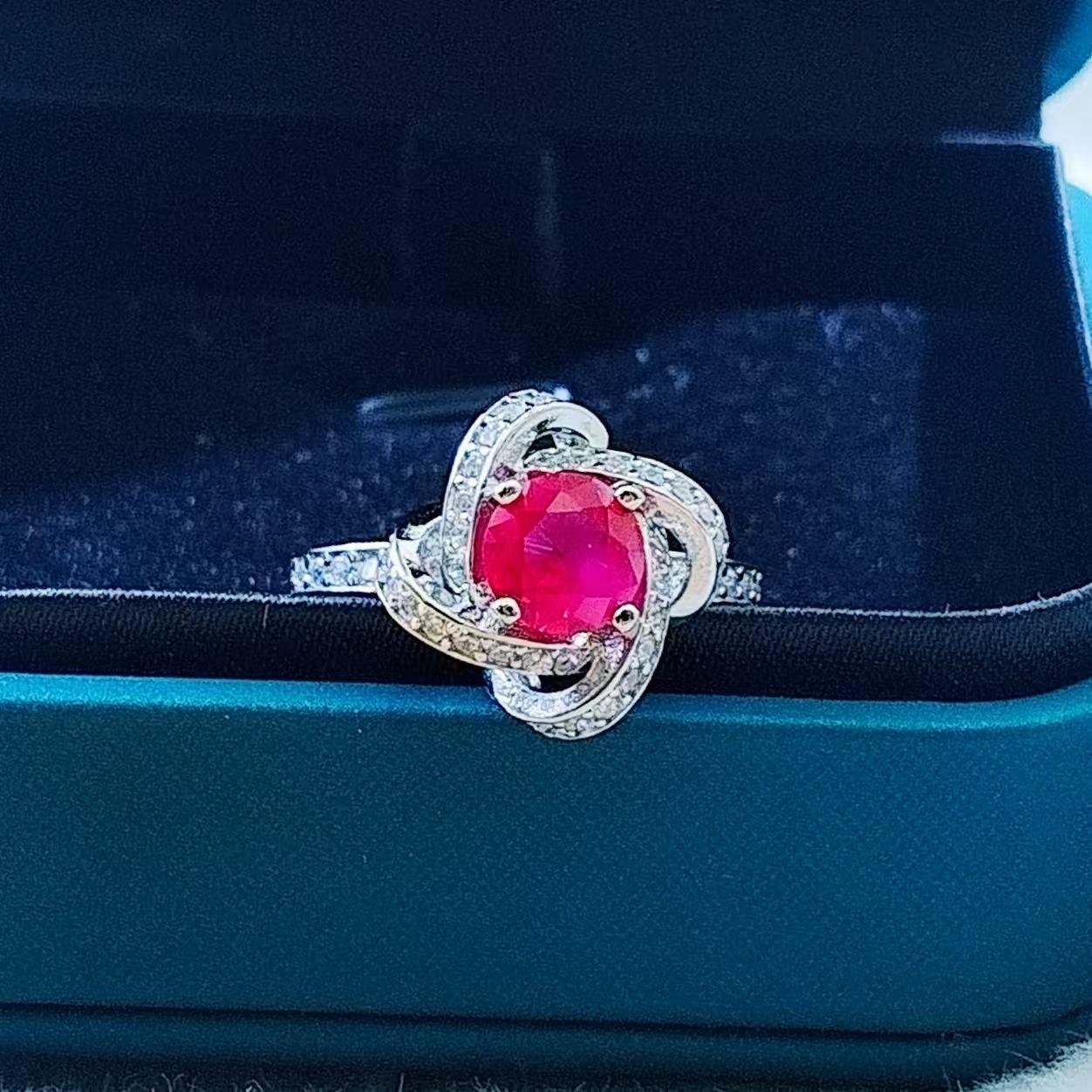 Women s Fashion Four-Leaf Clover Red Corundum Adjustable Ring Adjustable