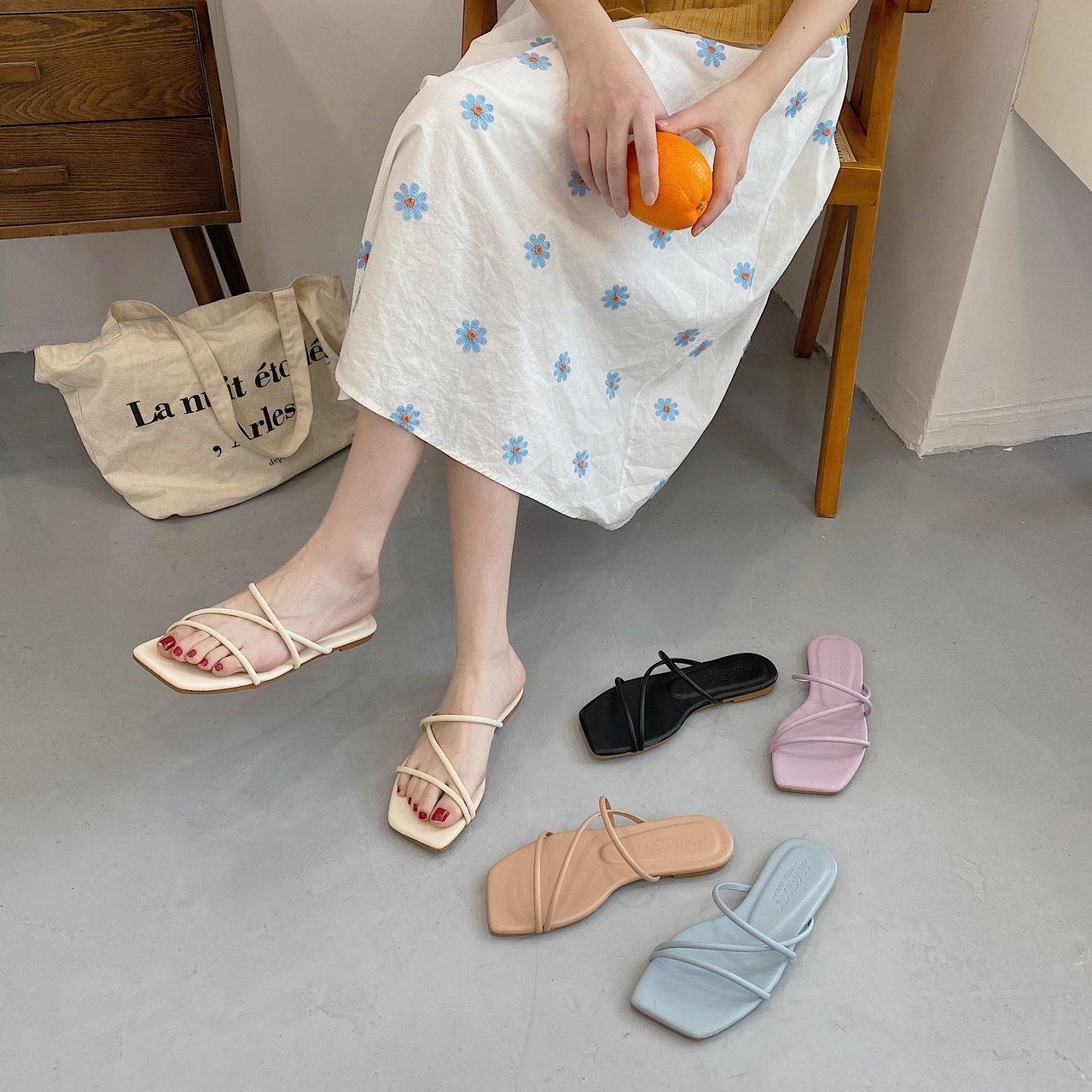 

New one-word sandals women s summer fashion Korean version of simple flat-bottomed outer slippers casual lazy shoes 42 світло-синій колір