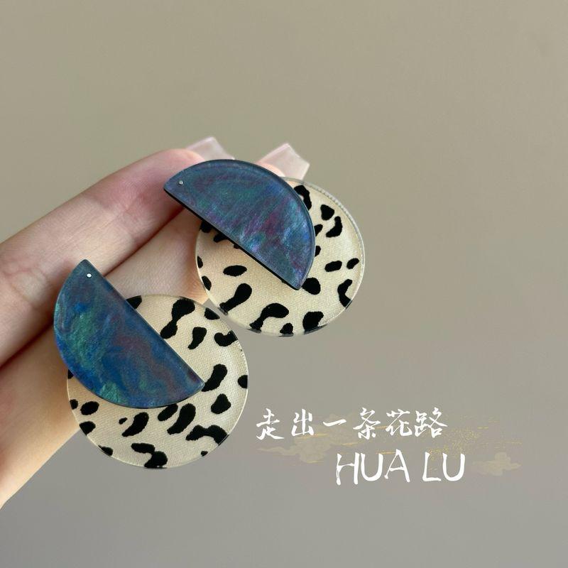 

Hualu-Wild Charm ~ Retro Geometric Leopard Shell Earrings Exaggerated Western Style Earrings Mosquito Coil Ear Clip A Pair of 925 Earrings#H689