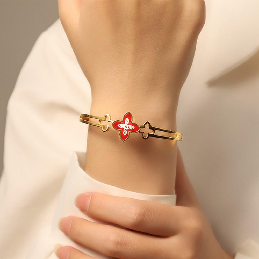 Fashionable Four-Leaf Clover Titanium Steel Women's Open Bracelet - Colorfast & Versatile Design