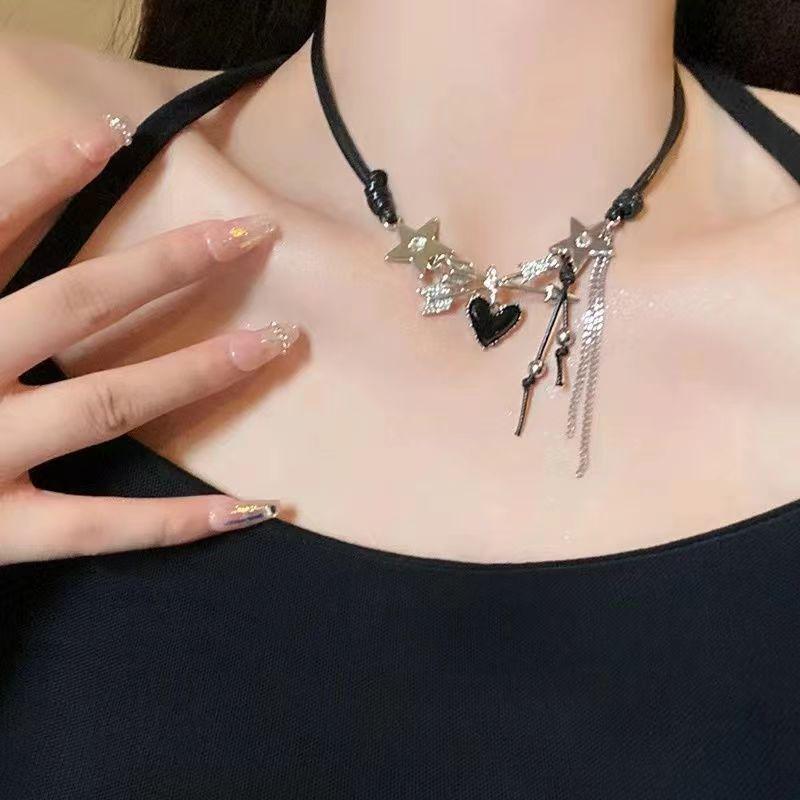 2024 Vintage Double-Layer Pearl Necklace with Heart Pendant