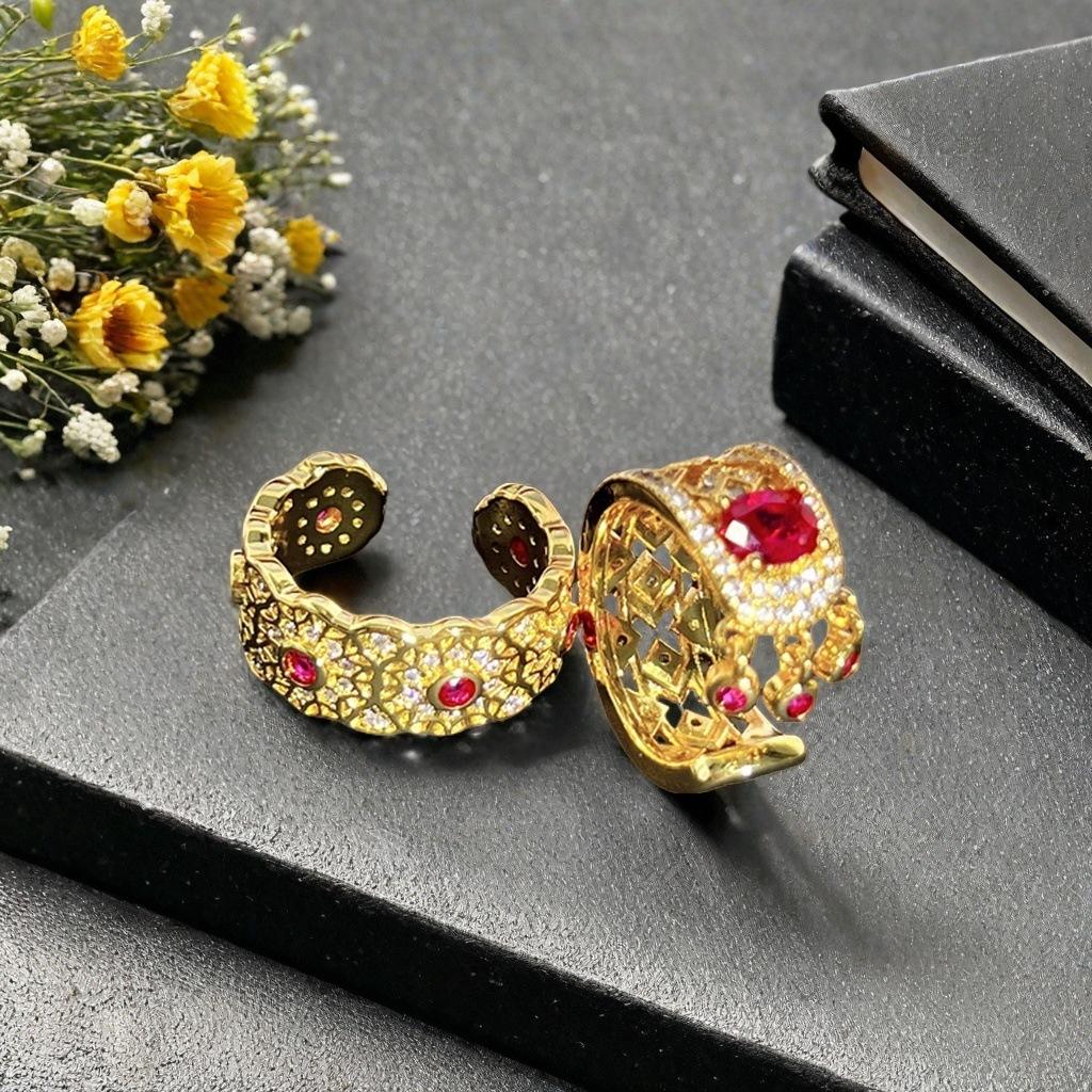 Hollow Window Grilles, Lace, Colored Treasure, Red Zir*****Pening Ring, Light Luxury And High-End Full Diamond Rhombus Fringed Ring, Female.