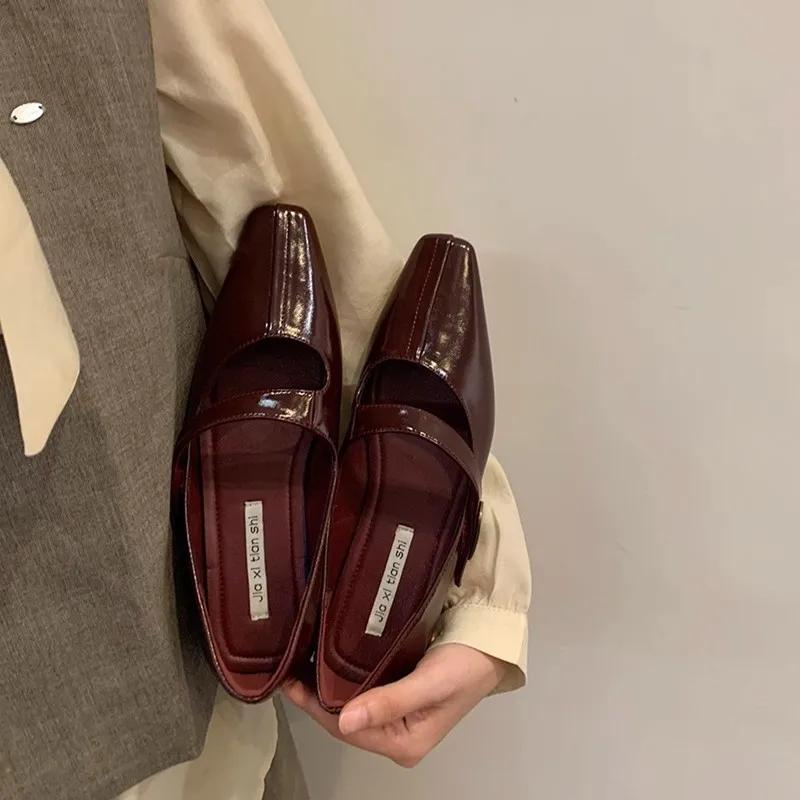 Novelty Split Toe Flat Shoes Woman Quality Leather Mary Janes Japanese Style Trotters Flats Ankle Bele Tabi Ninja Loafers Women