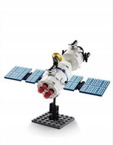 SPACE SATELLITE DISPLAY SHIELD PUZZLE BLOCKS 87 pcs