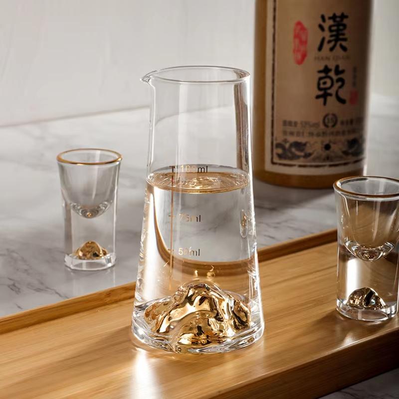 Luxury Crystal Wine Glass Bullet-Shaped Spirits Glasses Home Jinshan Liquor Cups with Creative Dividers for Enhanced Wine