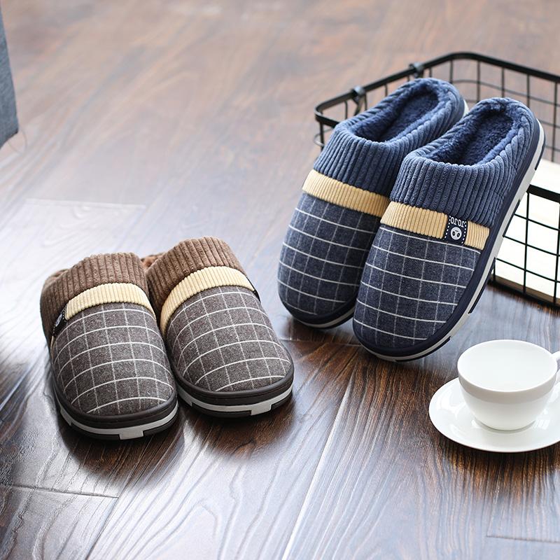 Oversized cotton slippers for men's winter home use, thick soled indoor anti slip and warm woolen slippers for men's winter home use