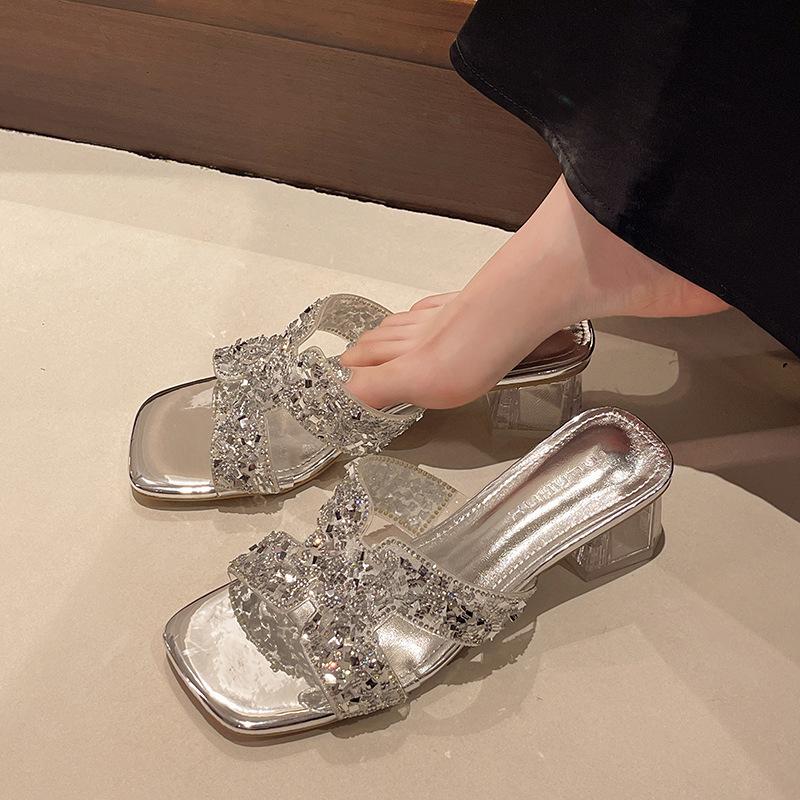 Xiaoxiangfeng temperament beautiful sandals woman summer 2025 new fairy fashion rhinestone outer wear medium heel slippers woman