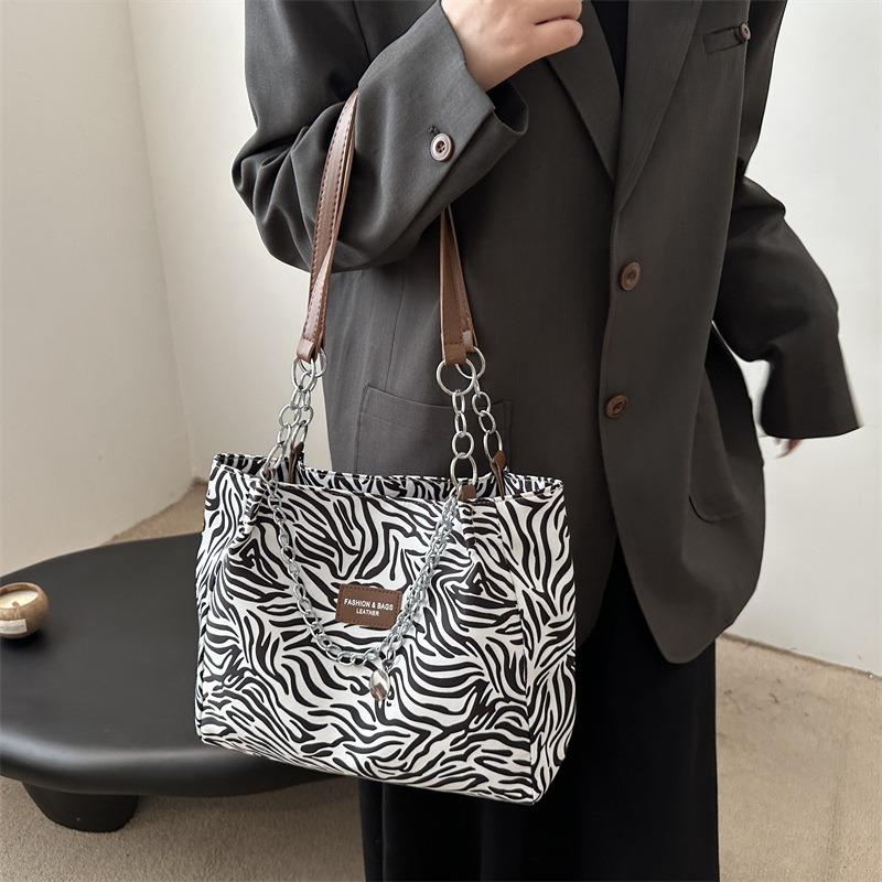 Large Capacity Women's Armpit Bag New Trendy Fashion Shoulder Bag Casual Versatile Commuter Tote Bag