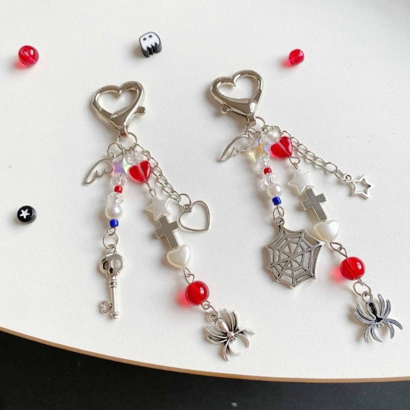 Gothics Skull Bead Keychain with Spiders Designs Sturdy Resin Crafted Fashion Accessory for Trendsetters Daily Use