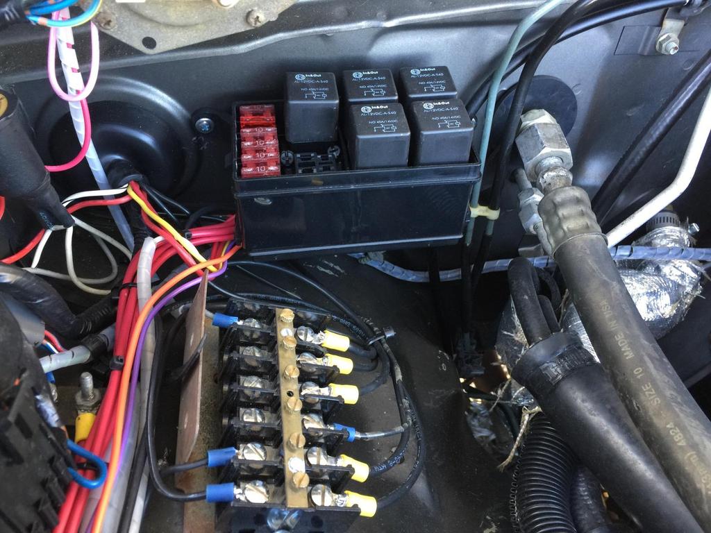 Car Fuse Box DC12V 24V 40A 6 Relay 5way Block for Gondola Car Trunk Safe Full Set Car Motorcycle Fuse Box Mini Fuse Holder