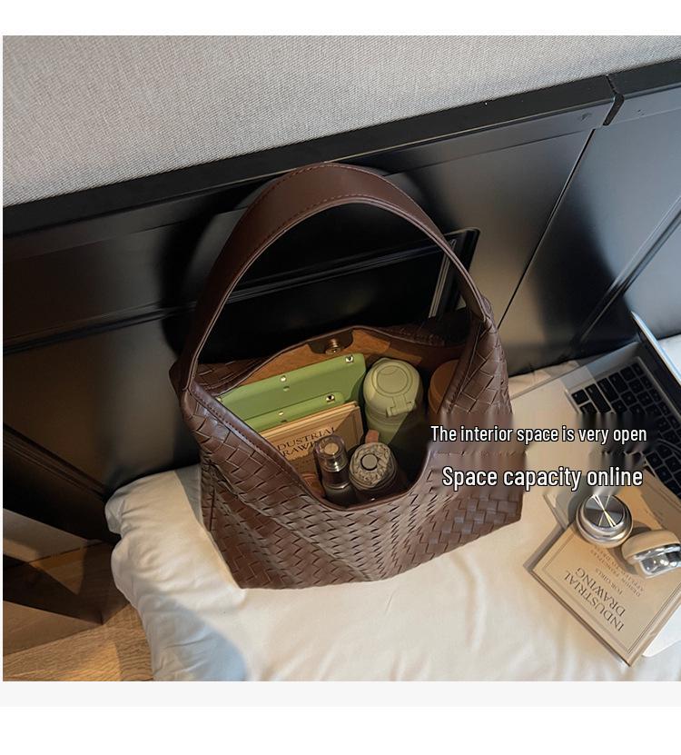 Women's Large-Capacity Fashionable Shoulder Bag for Work and Casual Use