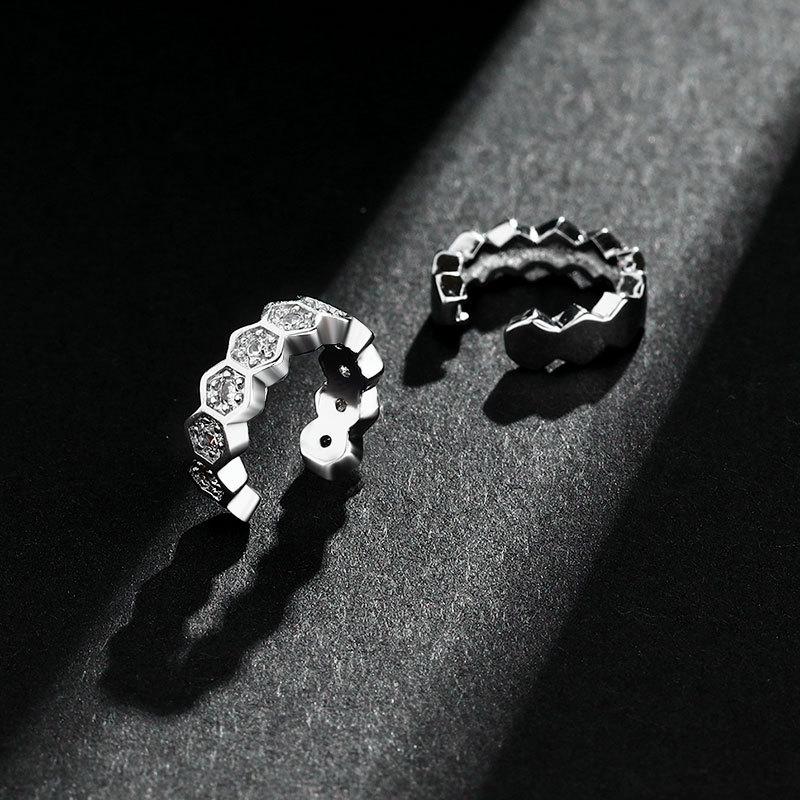 Korean Version of Fashion Temperament, No Earrings, Round Earrings, Female Bone Clips, Simple and Cold