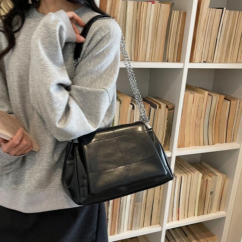 Fashion Minimalist PU Leather Shoulder Bags for Women Chain Crossbody Bag with Quilted Detail for Work and Outings Daily Use and Travel