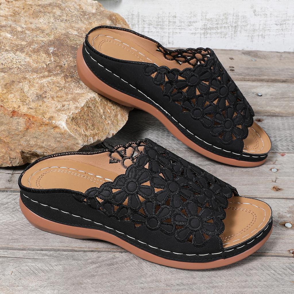 Außenhandel Übergröße Keilabsatz Coole Hausschuhe Hohlblume Fischmaul Zehenfrei Strandhausschuhe Leichtes Obermaterial Damen Coole Hausschuhe