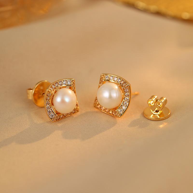 Small Square Freshwater Pearl Earrings Minimalist Versatile Elegant Earrings For Women 18K