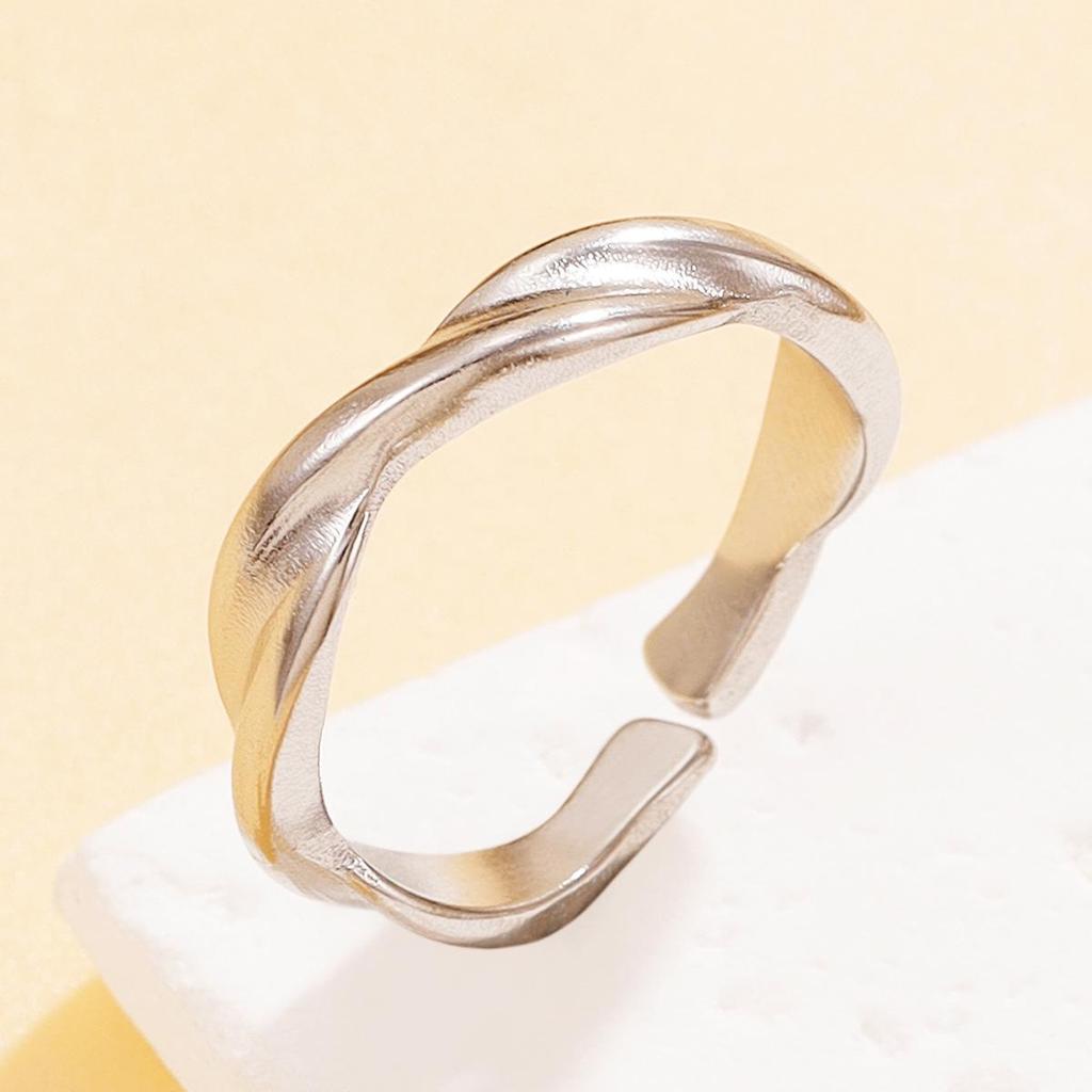 European-American Stainless Steel Mobius Strip Minimalist Open Ring Women's Accessory