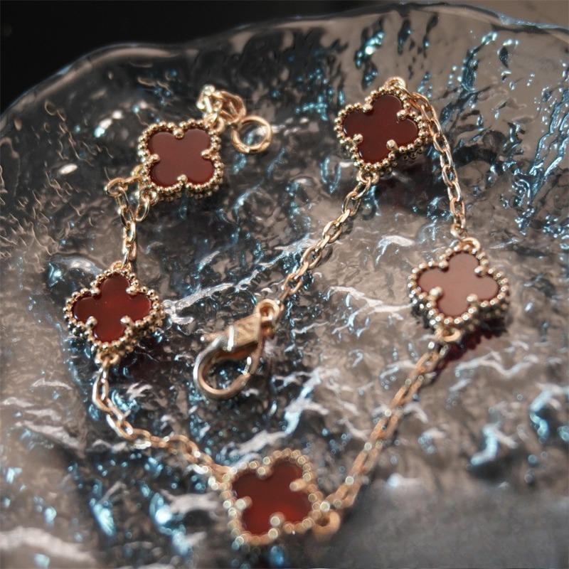 9 мм Версия высокого качества Мини Халцедон Маленький размер Розовый Белый и Серый Перламутр Четырехлистный клевер Черный и Красный Агат Браслет