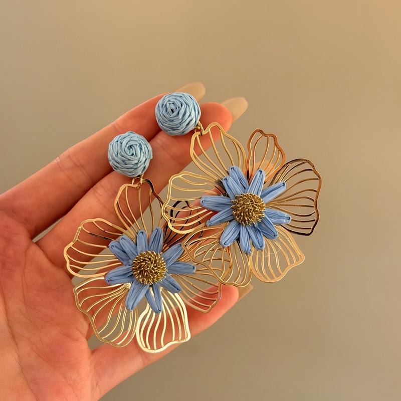 Silver Needle Raffia Flower Stud Earrings - Elegant Holiday Style, Light Luxury, High-End Niche Design