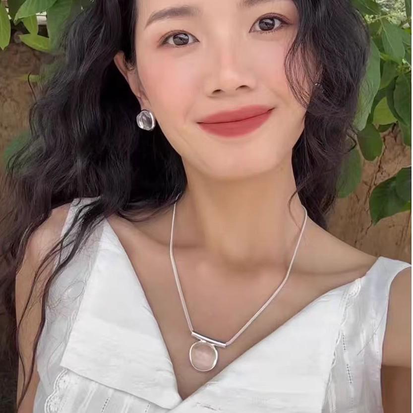 Elegant Irregular Pendant Necklace: Exquisite Light Luxury, High-End Versatile Accessory for Women