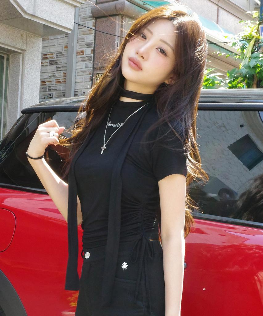 SECONDSALT Shirred Choker Half-Neck T-Shirt (Black)