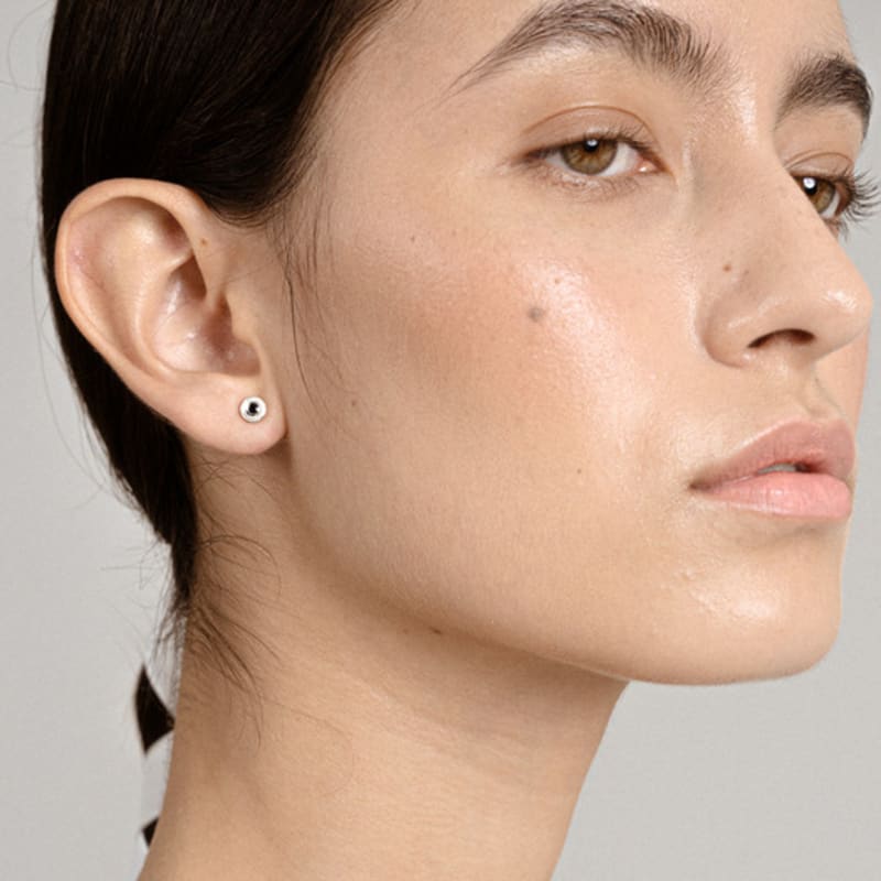 Ahndronico sapphire earring