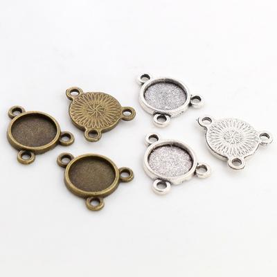 50 stuks 8 mm en 10 mm Binnendiameter Antiek Brons En Zilverkleurig Plated Drie Lus Stijl Cabochon Basis Cameo Zetting Bedels Hanger