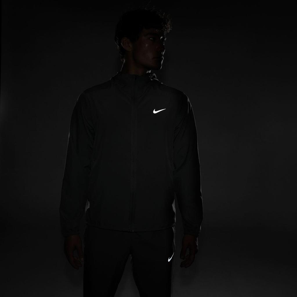 Nike Foam Hooded Versatile Jacket with Reflective Material in Smoke This jacket is perfect for gym workouts and fitness Available in Size Dri-FIT