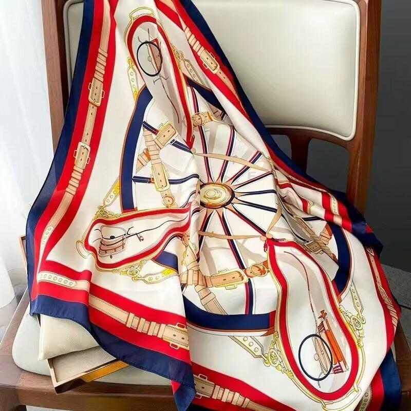 1 pcs 70x70 Gifts for mom: Imitation silk scarves, chain scarves, printed small square scarves, elegant scarves and shawls