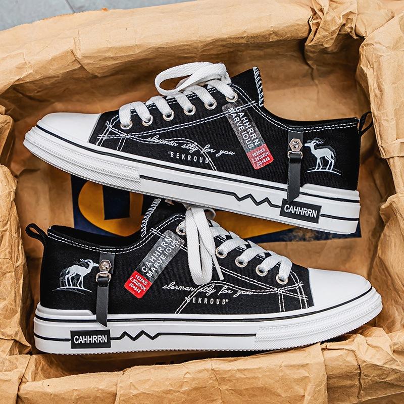 

Низкие парусиновые туфли студенческие молодежные туфли для сноуборда мужские весна и лето 2025 новые мужские туфли универсальные повседневные модные туфли 39