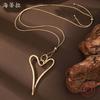 Novo pingente longo geométrico oco fosco de amor, colar simples feminino de alta qualidade com fecho de puxar em forma de coração