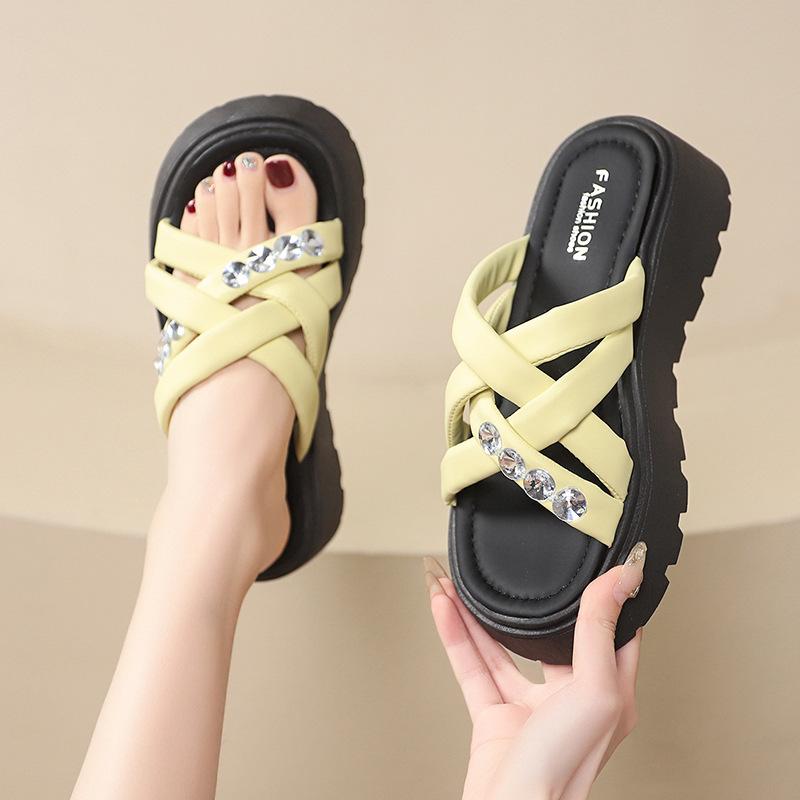 Kühlende Hausschuhe mit dickem Boden für Damen-Oberbekleidung Sommer neue Mode vielseitig hochwertiges Gefühl Strass Ein-Wort-Slipper