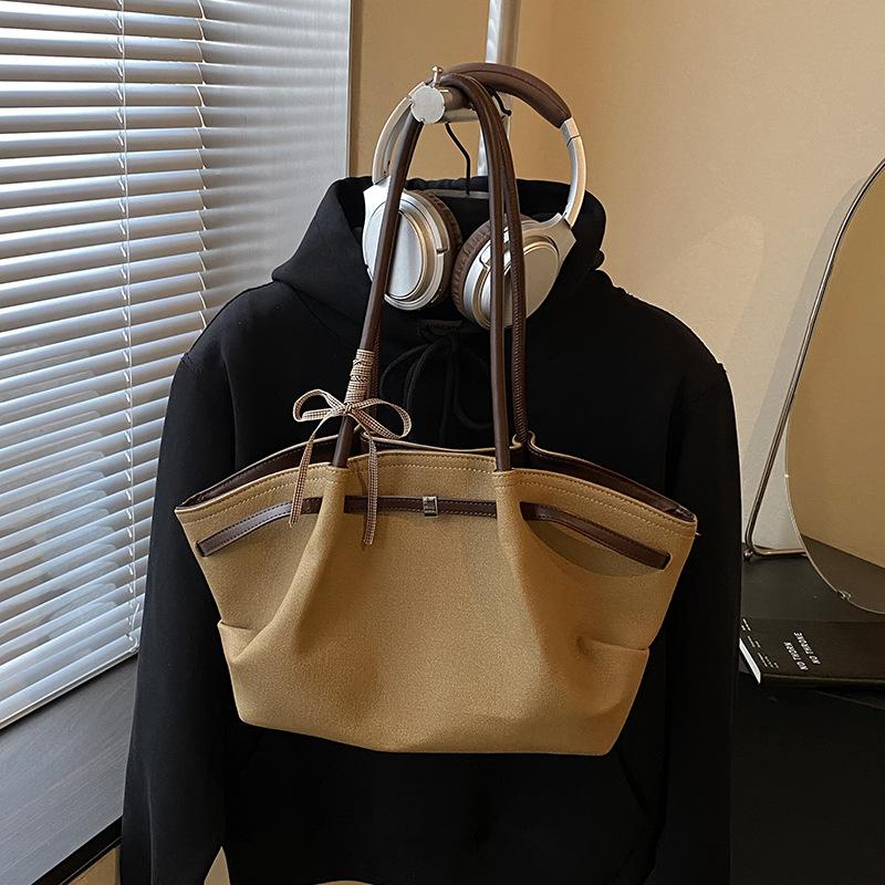 Large Capacity Pleated Bag Women's Autumn and Winter 2025 New Retro Niche Design Shoulder Underarm Bag Commuter Tote Bag