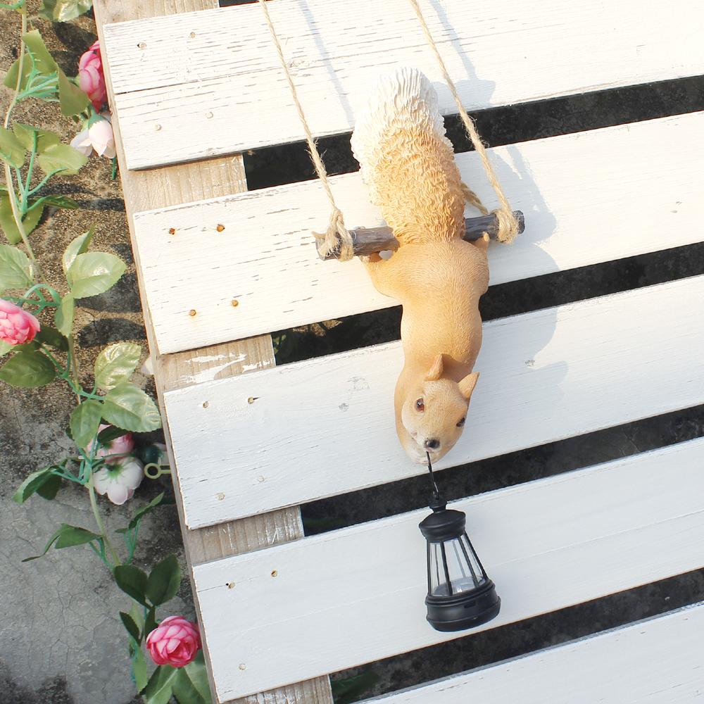 Solar Gartenstatue Eichhörnchen Harz Hängendes Tier LED Laterne Außen Terrasse Haus Garten Rasen Balkon Einweihungsdekorationslicht