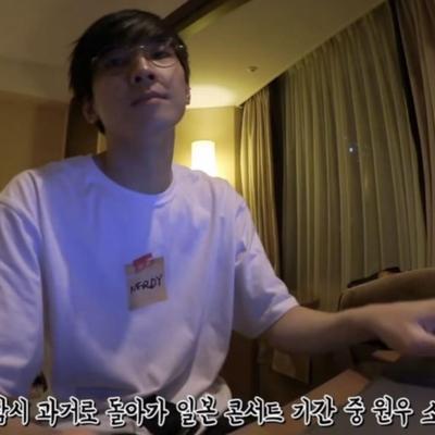 [USED] Nerdy T-shirt T-shirt Worn by SEVENTEEN Wonwoo